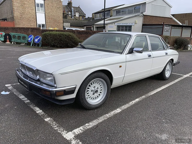 1991 Daimler Xj40 in London