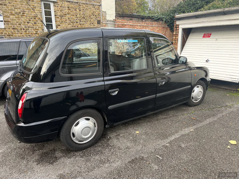 2009 London Taxi Black Taxi in London 2