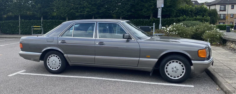1988 Mercedes-Benz 300se in London 1