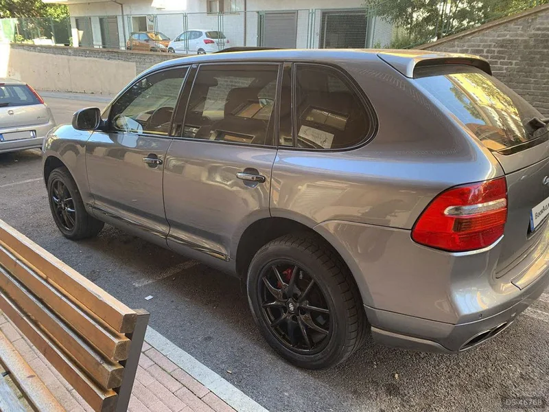 2003 Porsche Cayenne Turbo in Bari 2