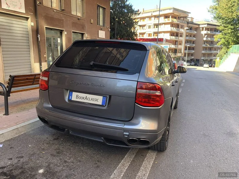 2003 Porsche Cayenne Turbo in Bari 3