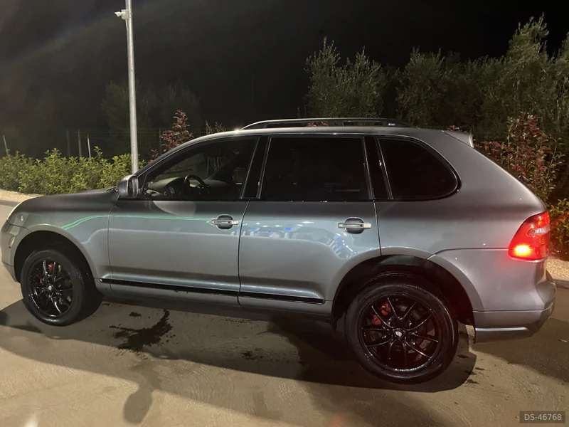 2003 Porsche Cayenne Turbo in Bari 9