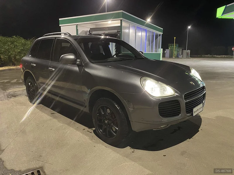2003 Porsche Cayenne Turbo in Bari 7