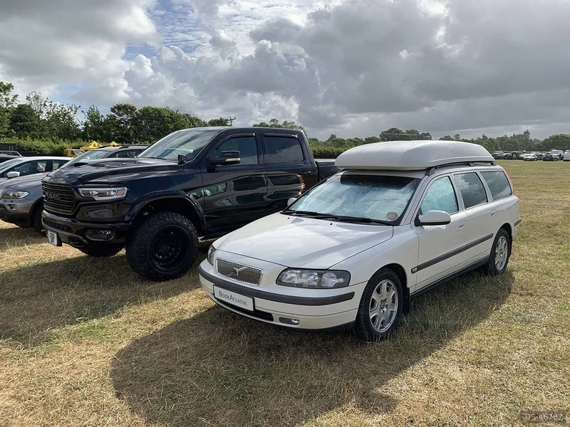 2000 Volvo V70 T5 SE Auto in Gatwick 6