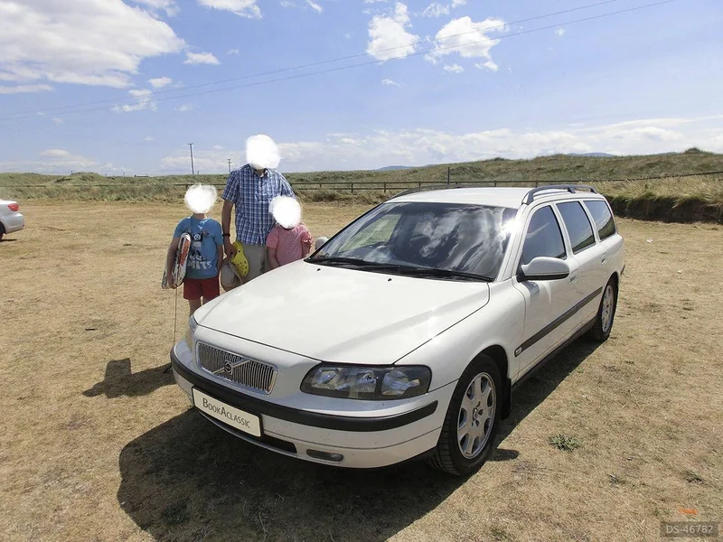 2000 Volvo V70 T5 SE Auto in Gatwick 4