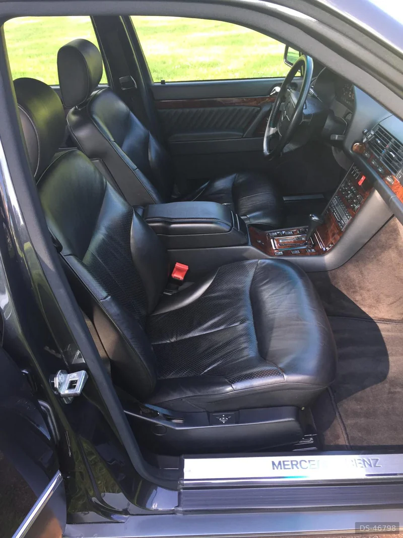 1991 Mercedes-Benz S500 in Praha 2