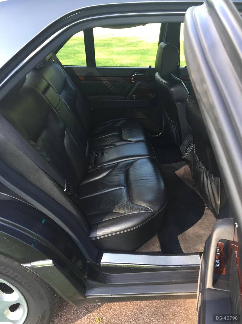 1991 Mercedes-Benz S500 in Praha 4