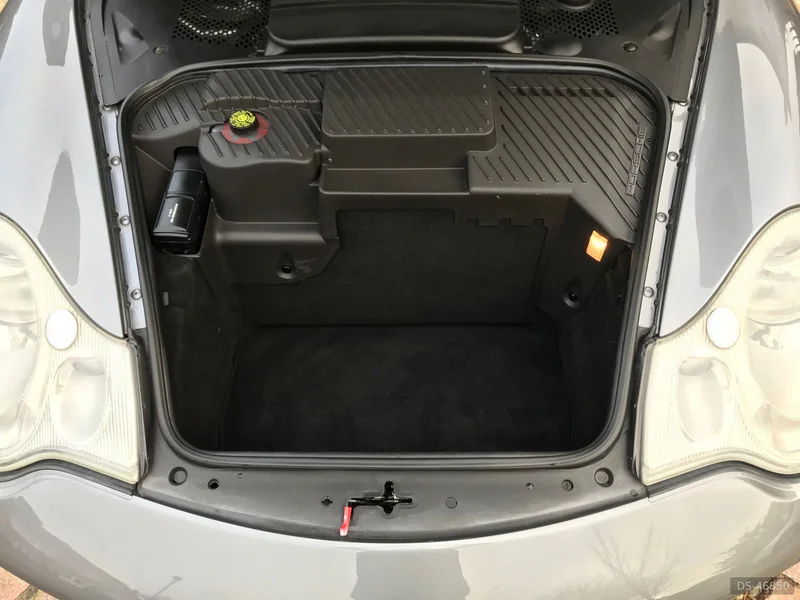 2004 Porsche 911 in London 6
