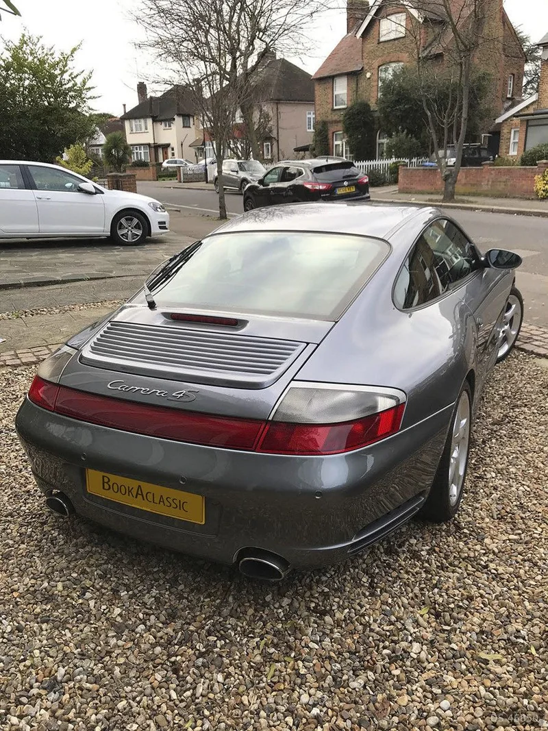 2004 Porsche 911 in London 4