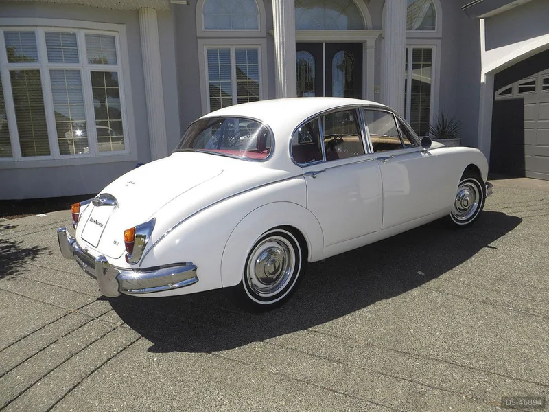 1962 Jaguar Mk II in Courtenay 2