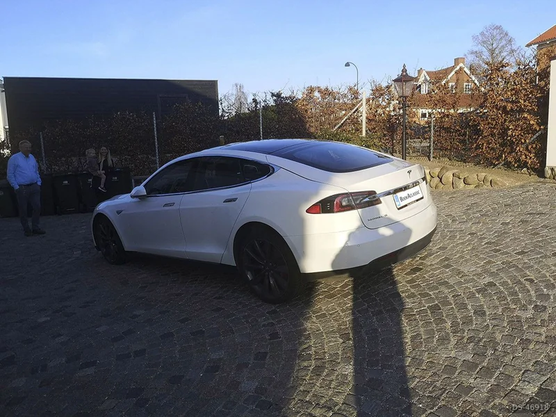 2015 Tesla Model S P90d in Fredriksværk 3