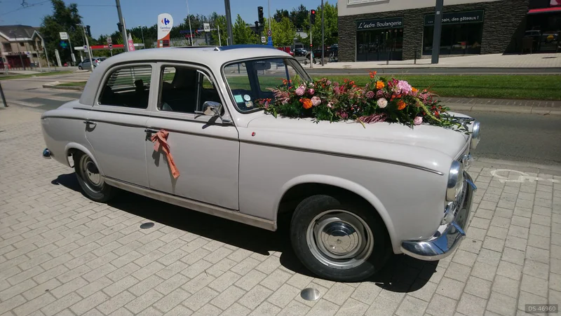 1965 Peugeot 403 in Le Plessis Grammoire 4