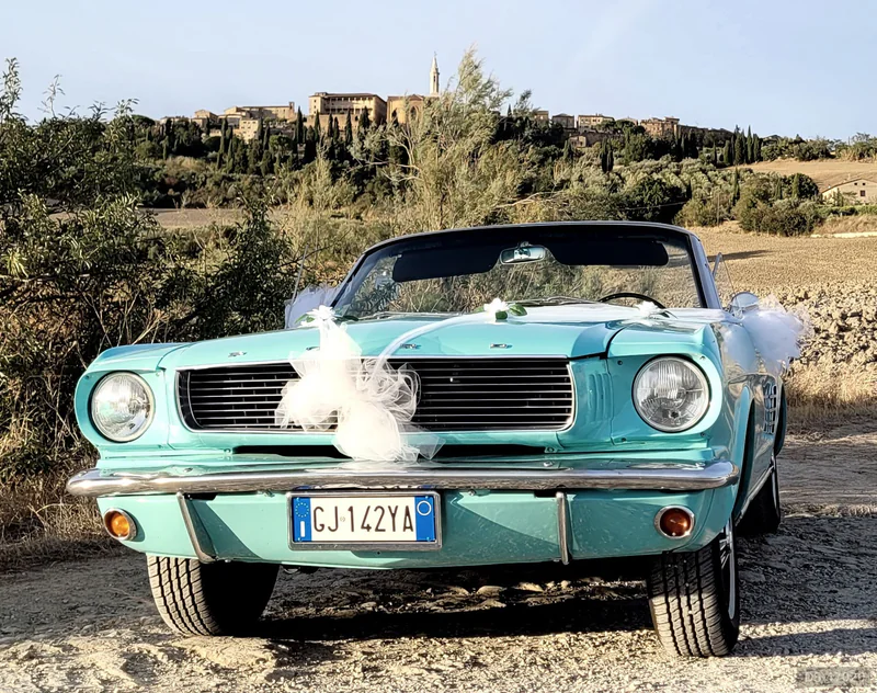 1966 Ford Mustang in Montalcino 2