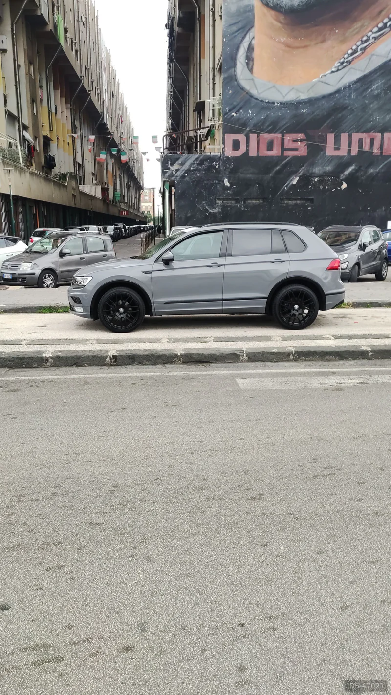 2017 Volkswagen Tiguan in Napoli 4