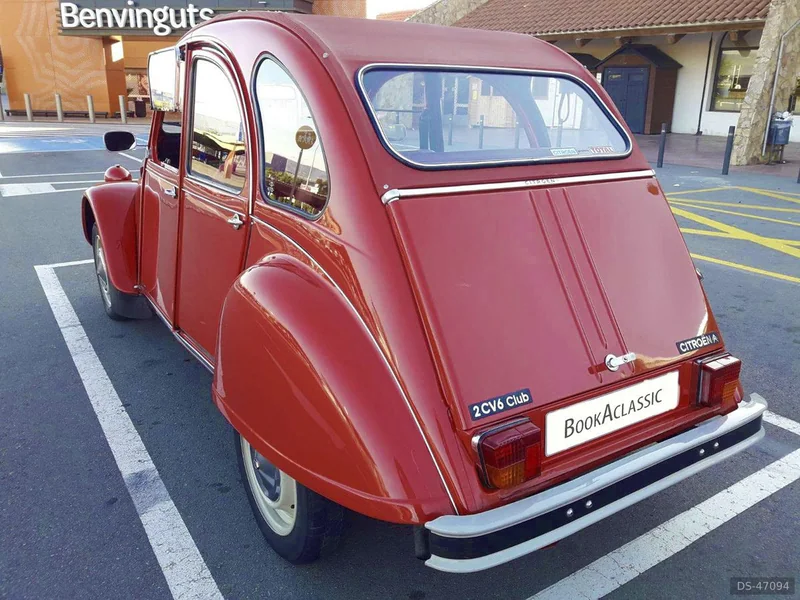1960 Citroen 2cv in Barcelona 4