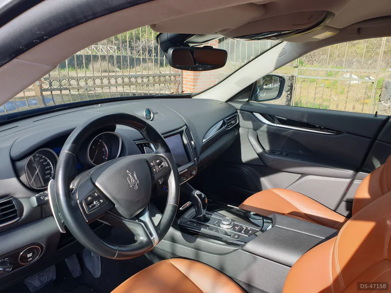 2017 Maserati Levante in Catania 5