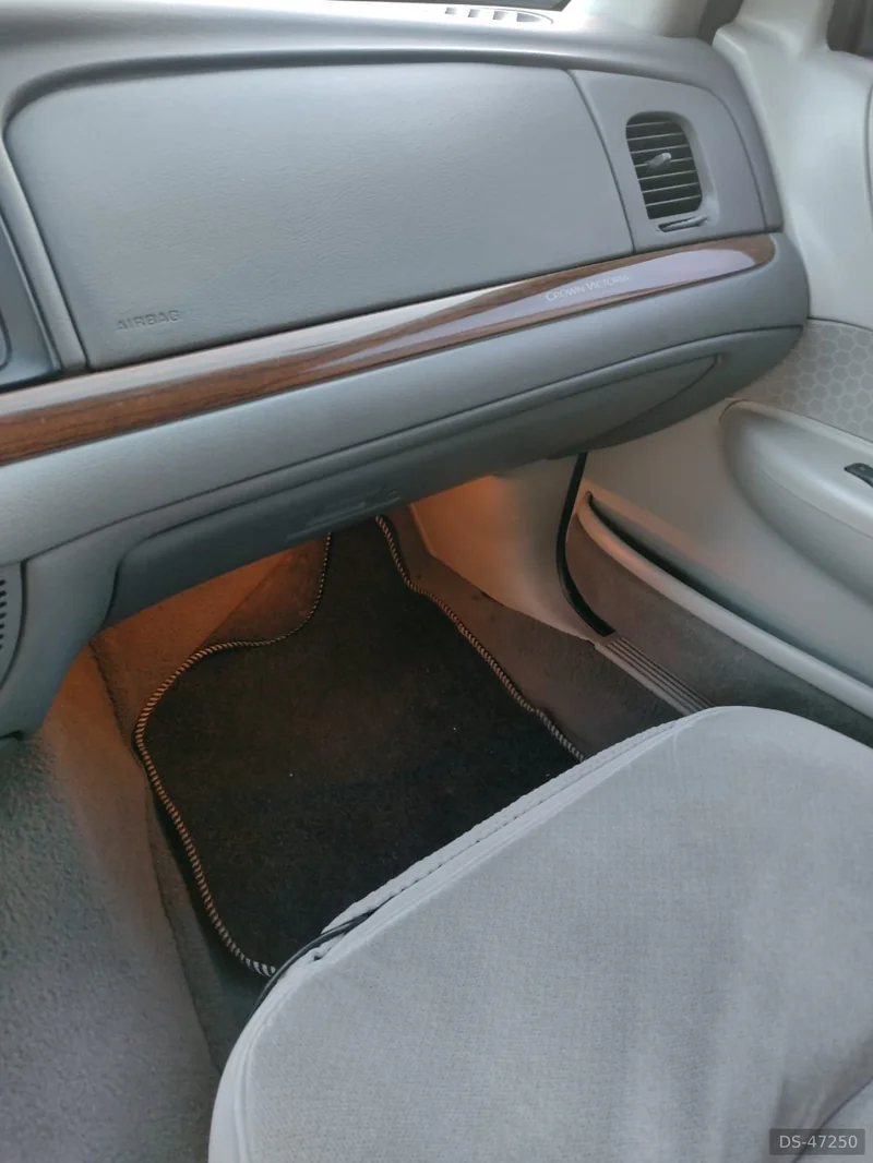 2002 Ford Crown Victoria in Leicestershire 7