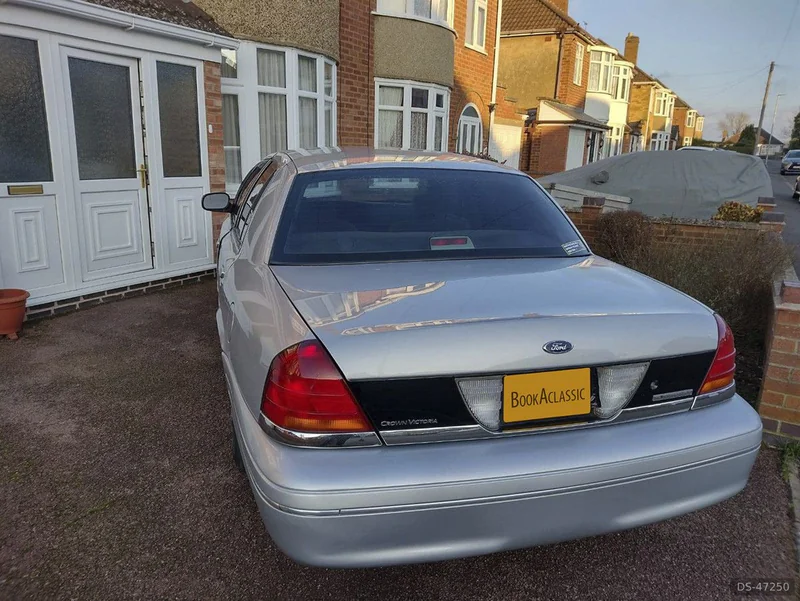 2002 Ford Crown Victoria in Leicestershire 2
