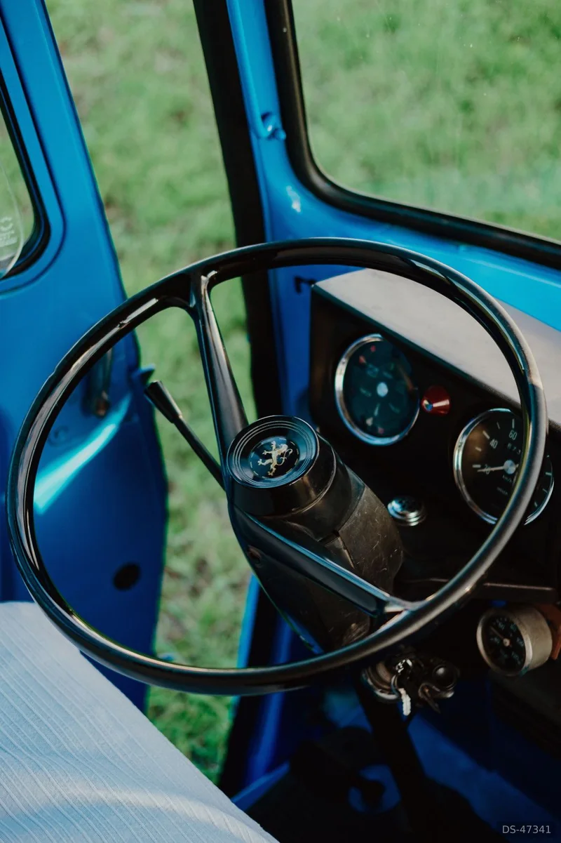 1970 Peugeot J7 in São Domingos De Rana 5