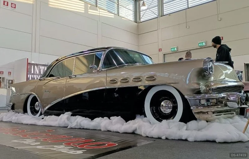 1956 Buick Century in Roma 2