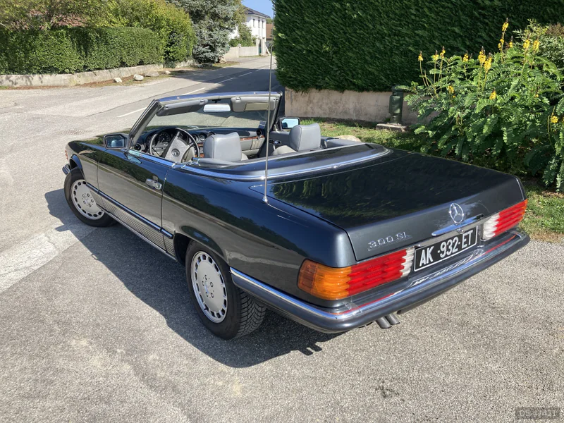1987 Mercedes-Benz 300 SL - R107 in Ferney Voltaire 6