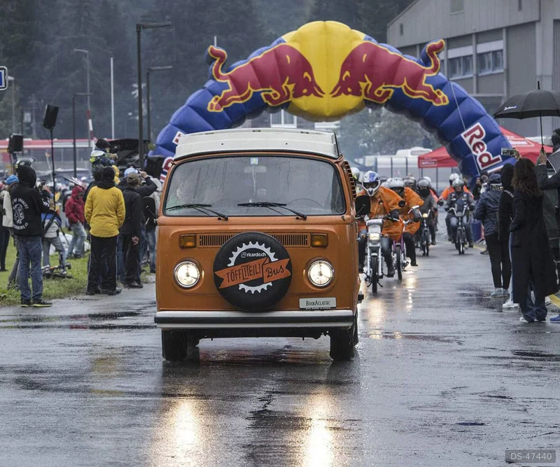 1975 Volkswagen T2 in Bern 12