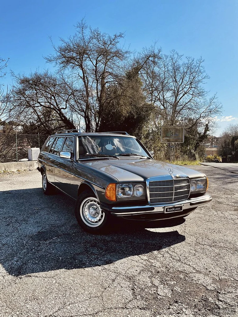 1984 Mercedes-Benz W123 in Roma 2