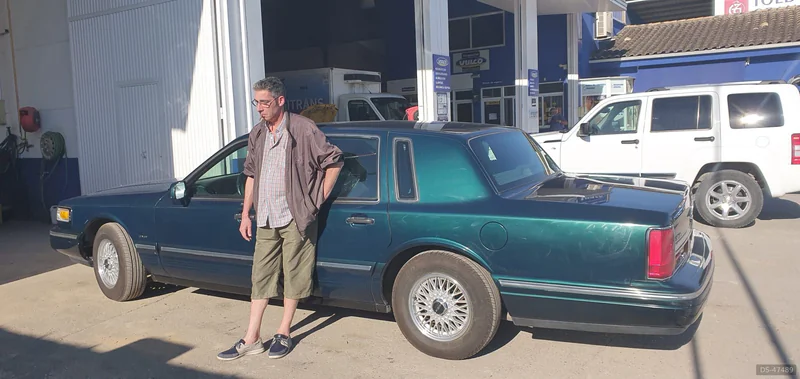 1995 Ford Lincoln in Pineda 3