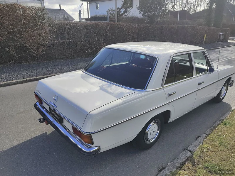 1972 Mercedes-Benz 200 in Aarhus 4