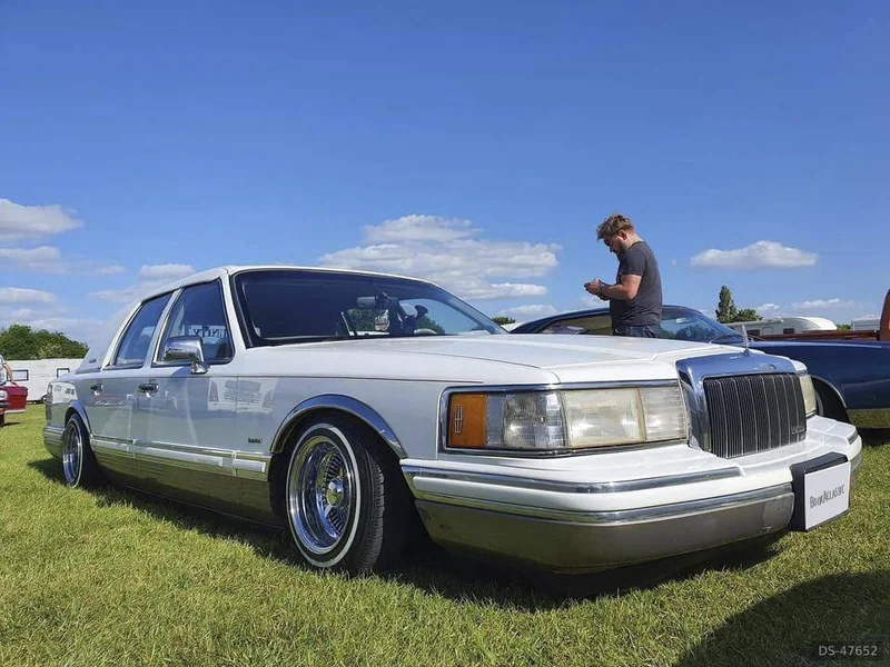 1991 Lincoln Town Car Presidential in Canvey Island 3