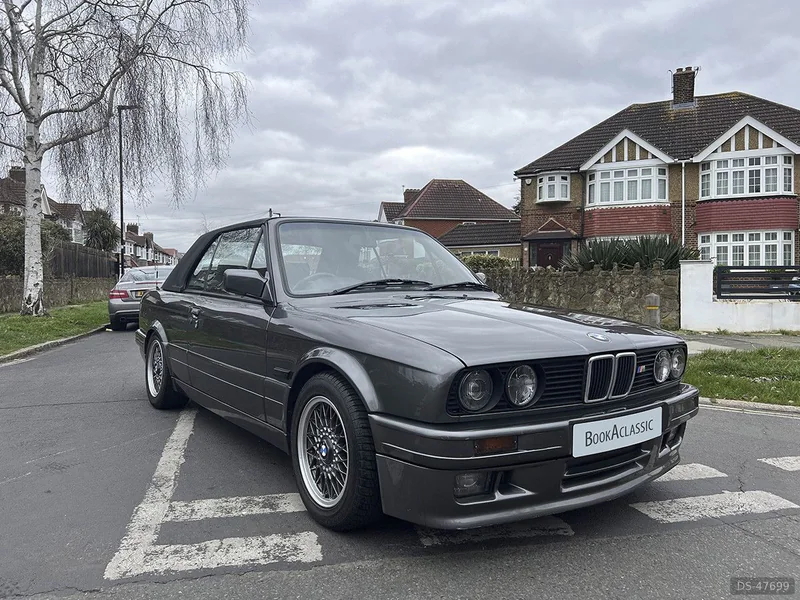 1992 BMW E30 325i Motorsport in Hounslow 2
