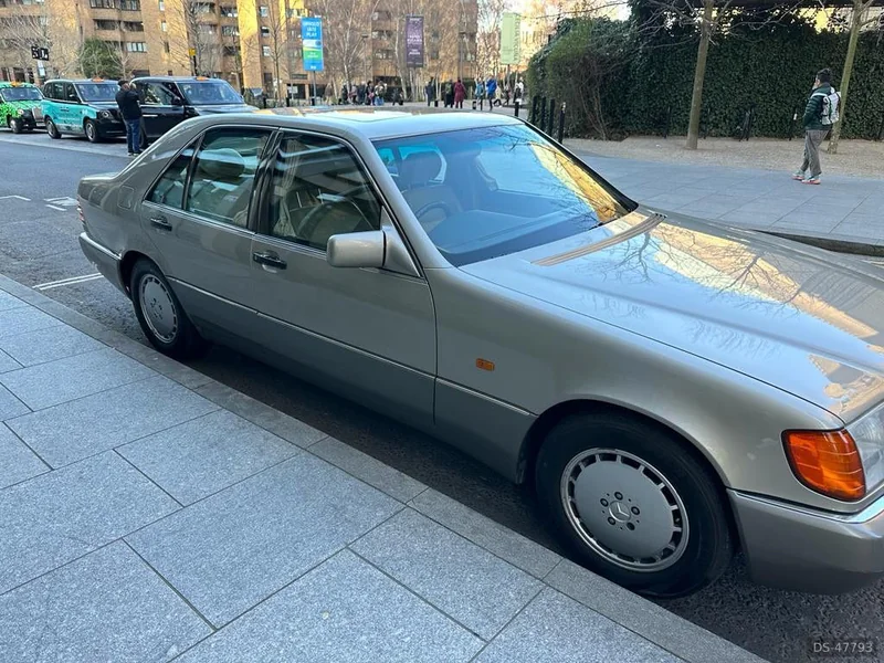 1993 Mercedes-Benz 400se in London 5