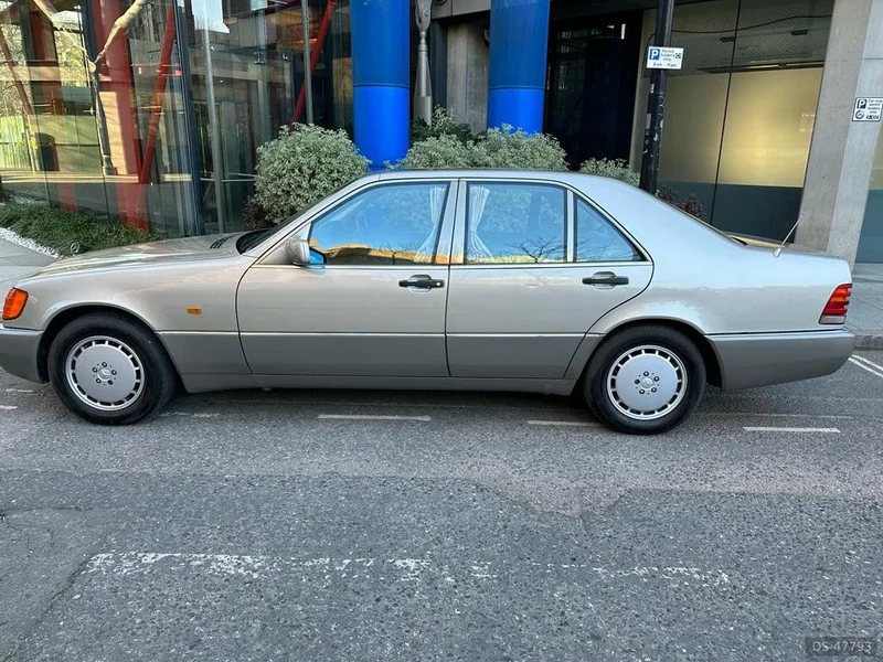 1993 Mercedes-Benz 400se in London 6
