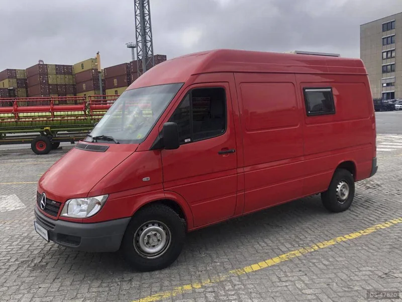 2005 Mercedes-Benz Sprinter in Vancouver 2