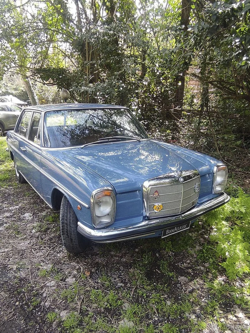 1971 Mercedes-Benz W115 200 in Roma 2