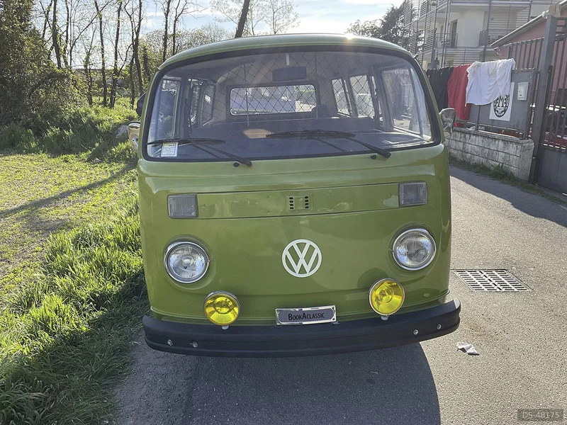 1976 Volkswagen T2 in Milano 3