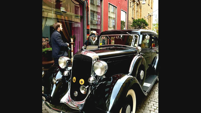 1933 Plymouth Deluxe Sedan in Göteborg 3
