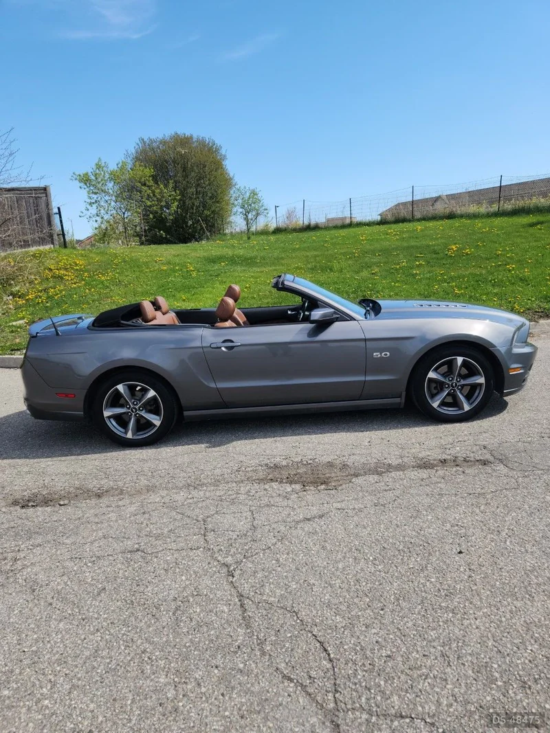 2013 Ford Mustang Convertable in Woodbridge 2