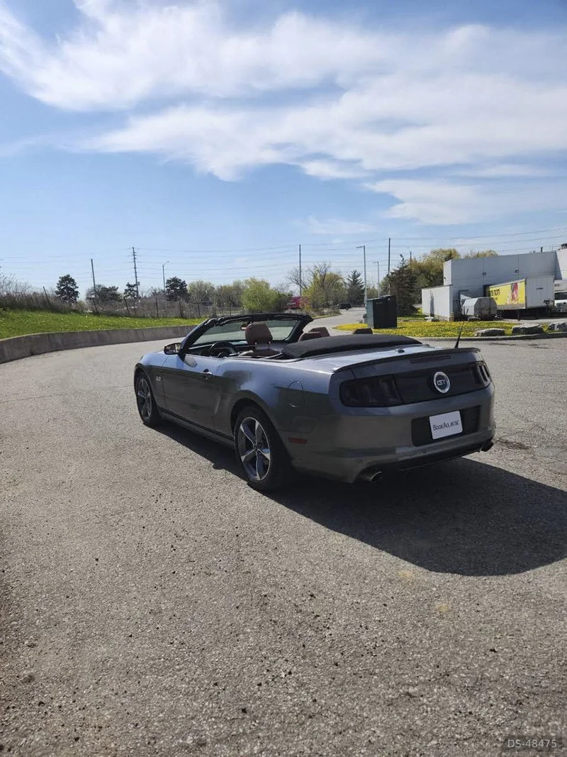 2013 Ford Mustang Convertable in Woodbridge 4