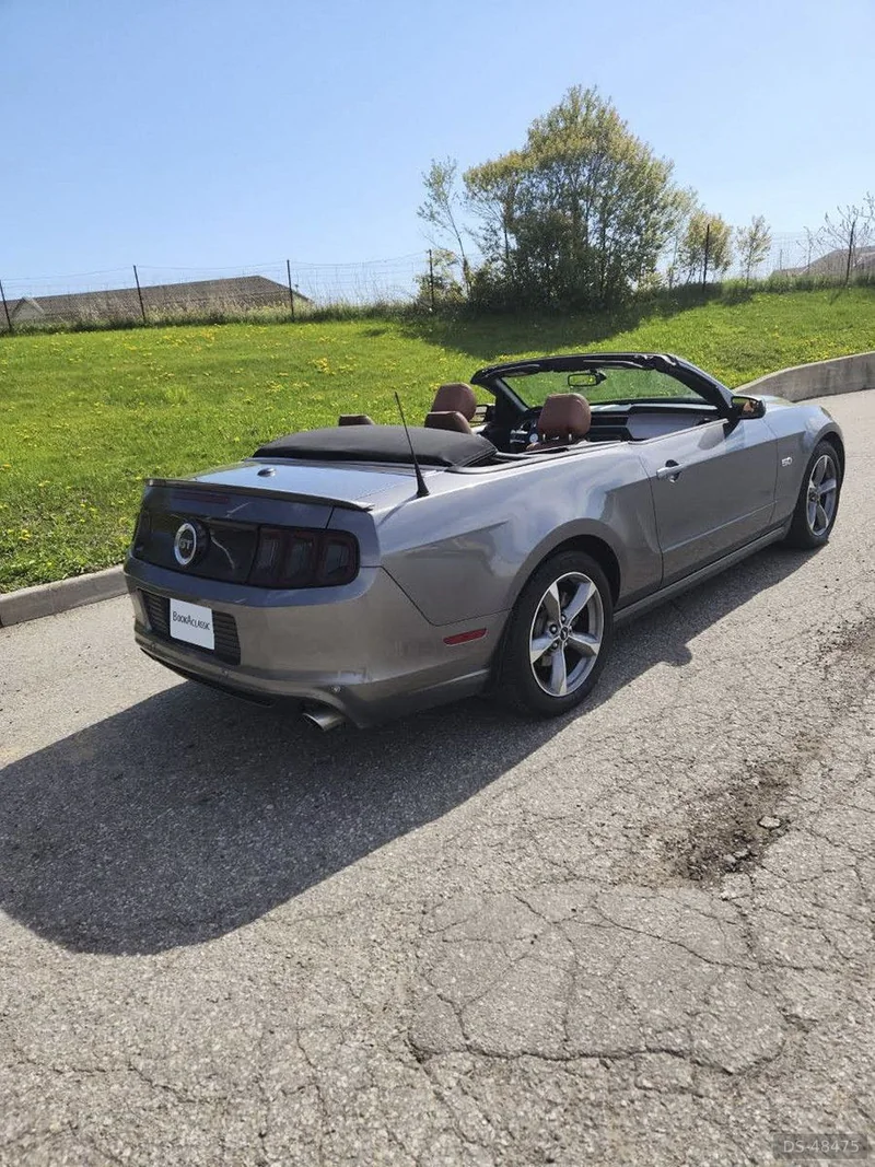 2013 Ford Mustang Convertable in Woodbridge 3