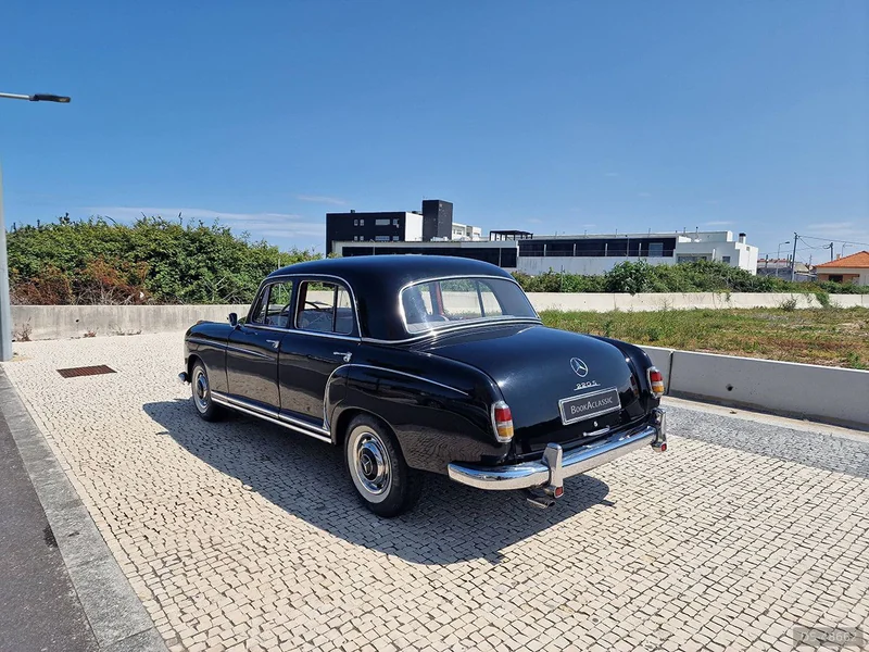 1959 Mercedes-Benz 220S in Póvoa De Varzim 2
