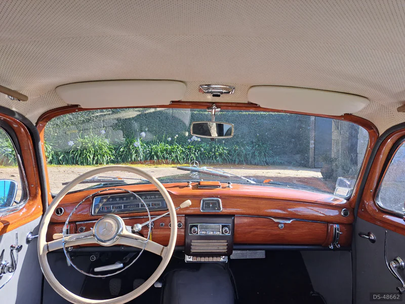 1959 Mercedes-Benz 220S in Póvoa De Varzim 3
