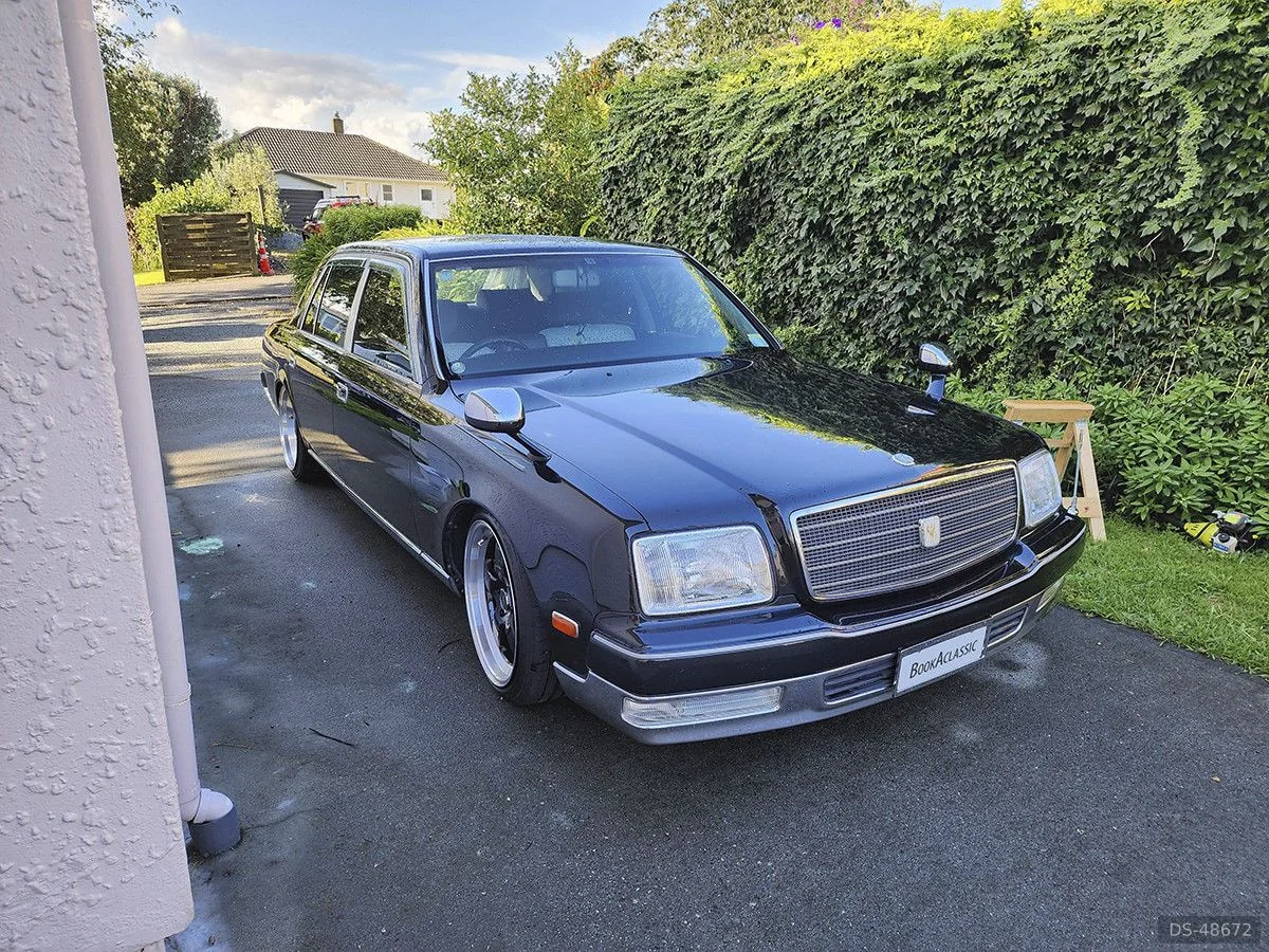 2000 Toyota Century