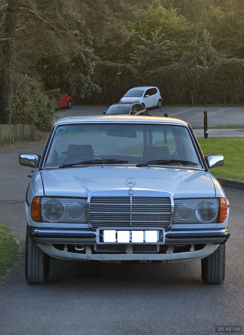 1981 Mercedes-Benz W123 in Leicester 4
