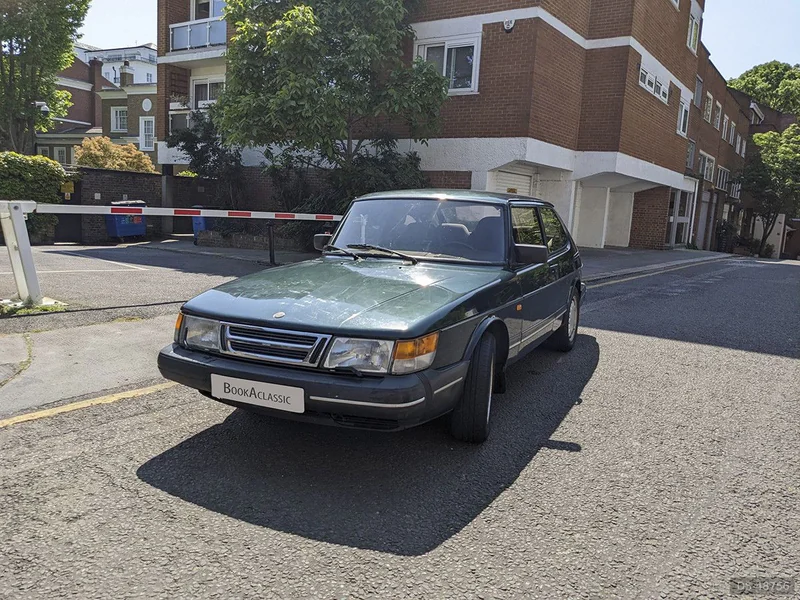 1993 Saab 900 in London 5