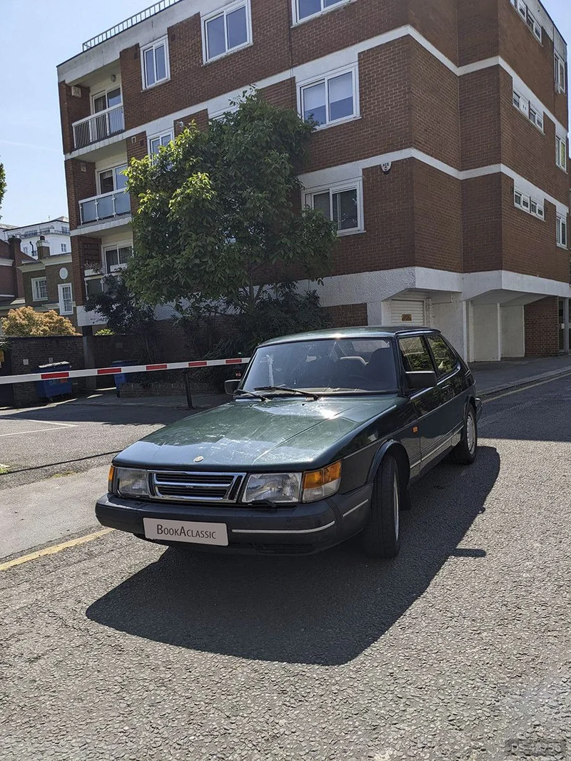 1993 Saab 900 in London 2
