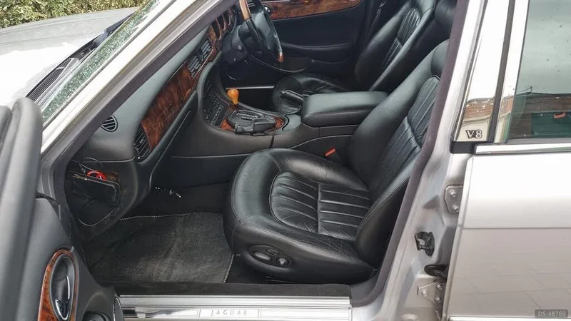 2001 Jaguar Xj8 Executive in Studley 9