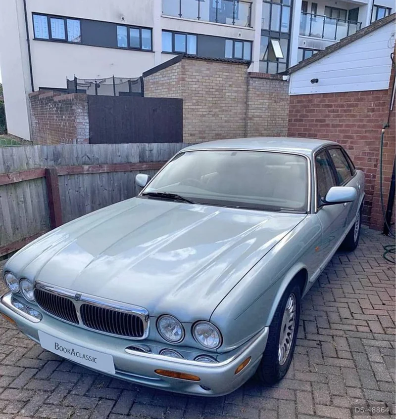 1998 Jaguar Xj8 in Burnley