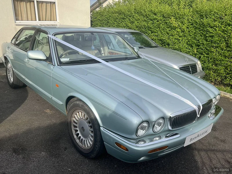 1998 Jaguar Xj8 in Burnley 3