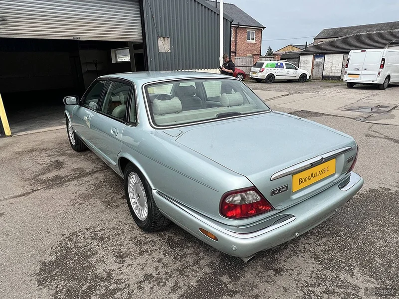 1998 Jaguar Xj8 in Burnley 5